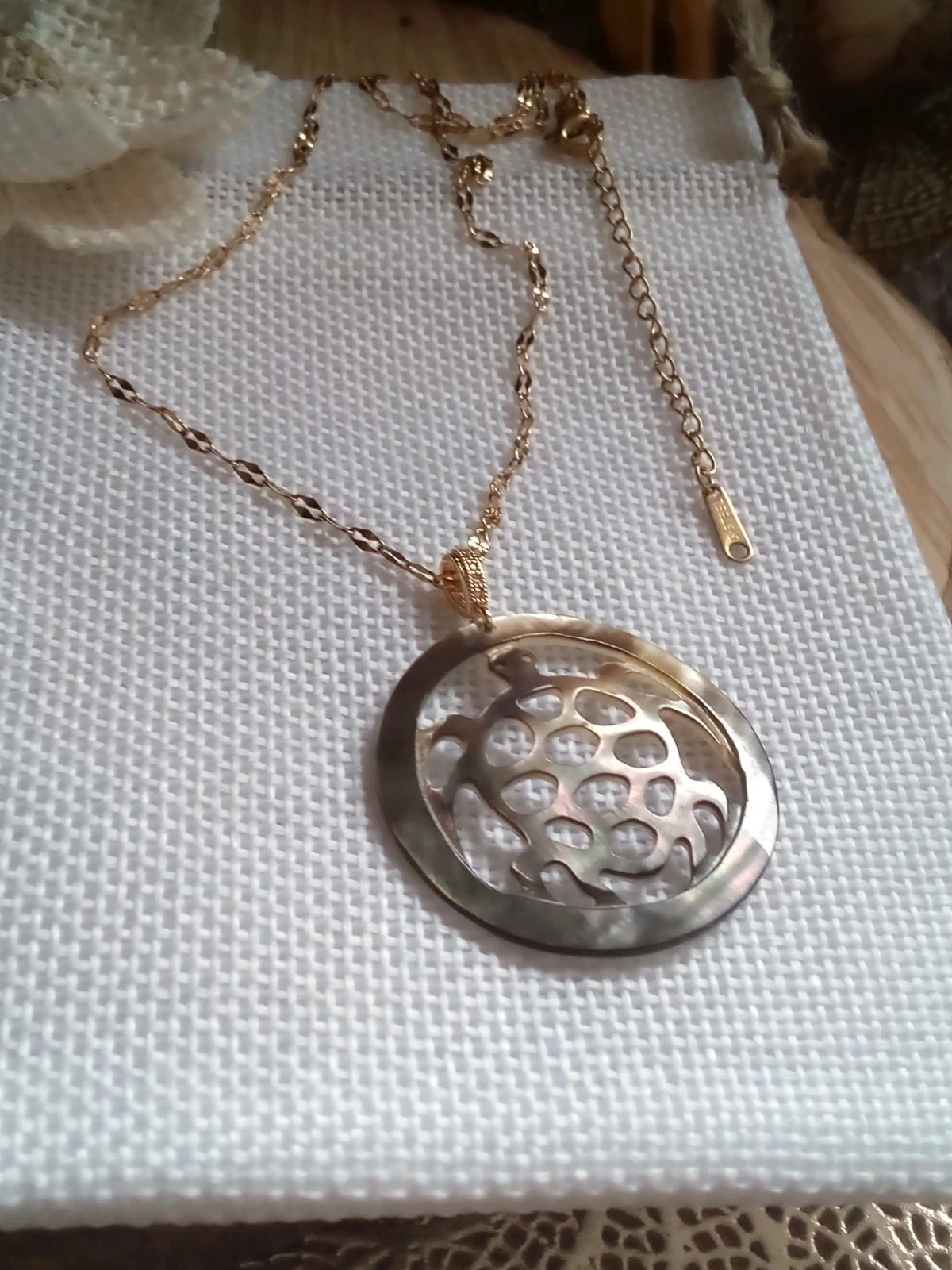 Collier tortue nacrée naturelle